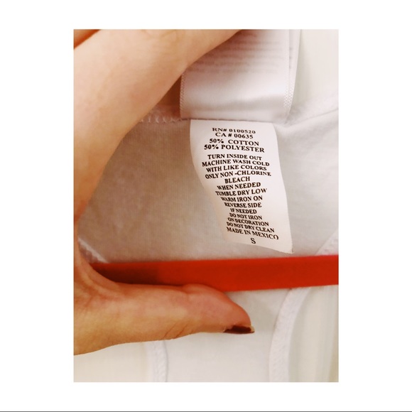 ♥️ (Sanrio) Hello Kitty Racerback Tanktop - Picture 4 of 4